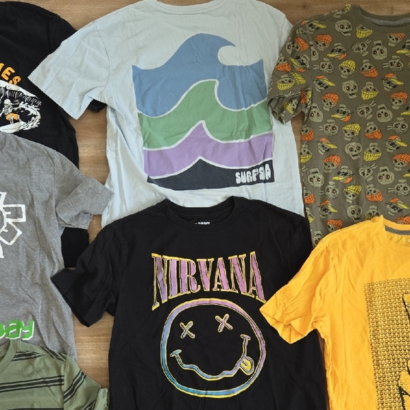 Boy's Graphic T-Shirt Bundle (21 Shirts) - Picture 4 of 16